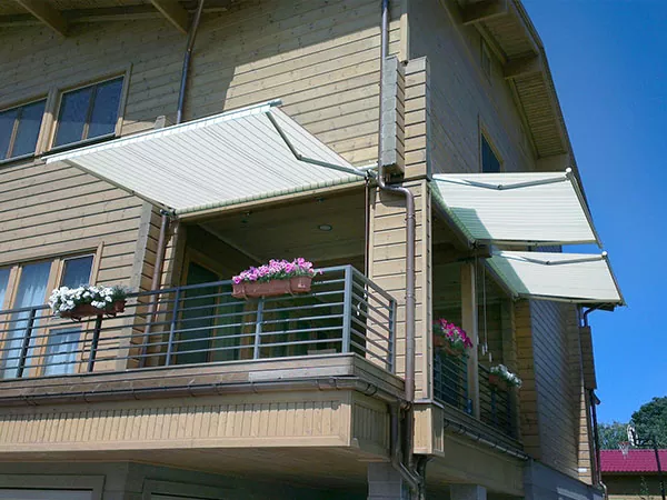 Cara yang betul untuk membuka awning kaset penuh.