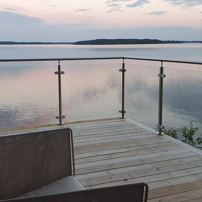 Bagaimana Pagar Kaca Meningkatkan Keselamatan dan Reka Bentuk di Ruang Moden?