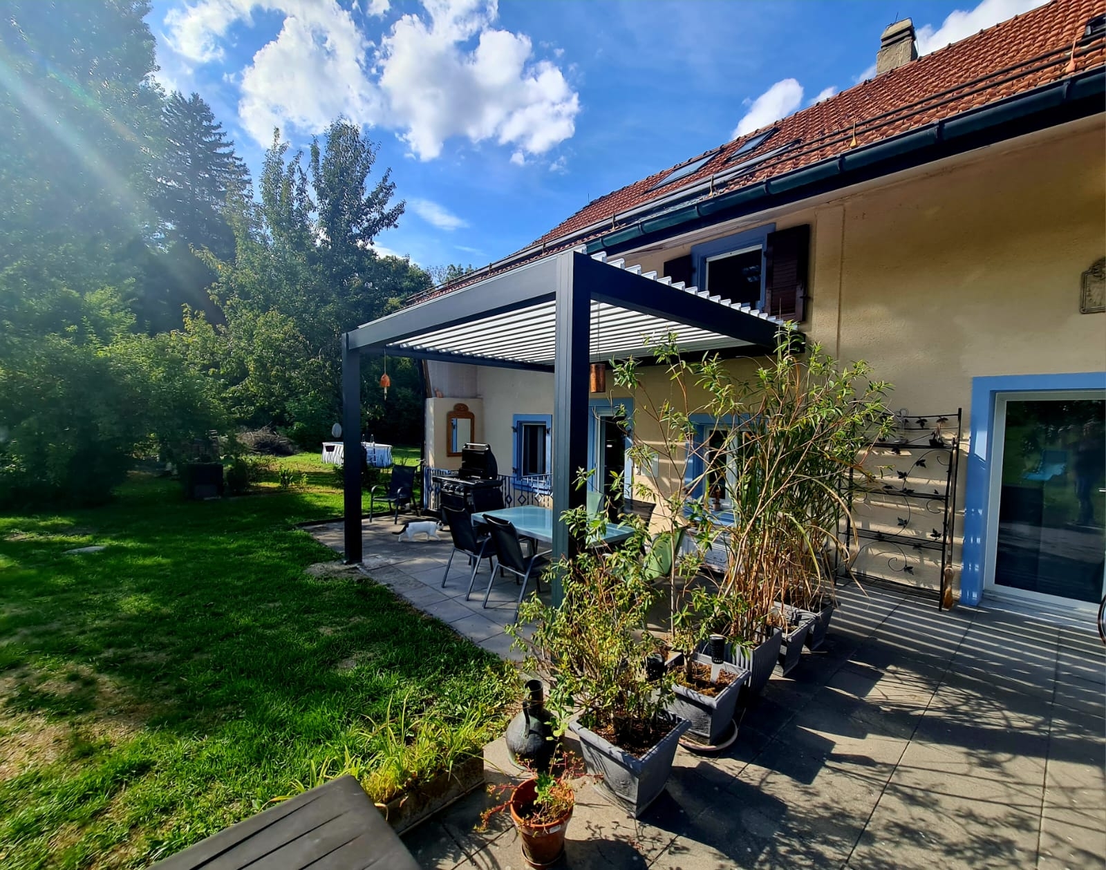 Pelanggan Switzerland Melengkapkan Pergola Aluminium Tugas Berat 4 × 3.5 m dan Berkongsi Ulasan 5 Bintang