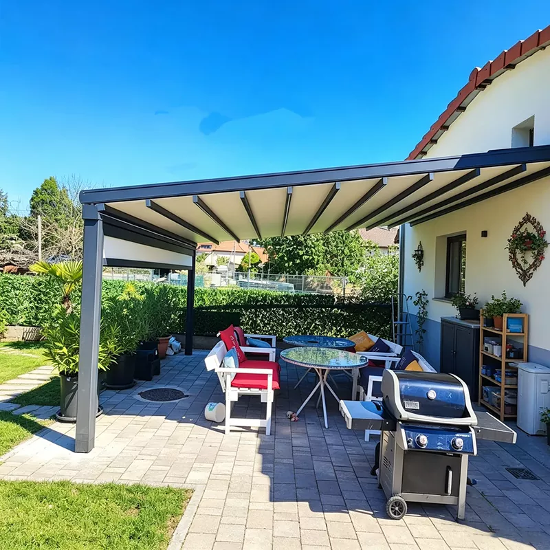 Pergola Dipasang di Dinding dengan Bumbung Boleh Tarik
